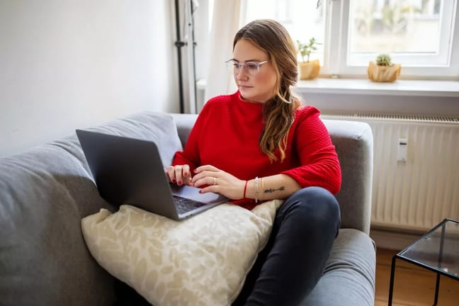 person on couch with laptop NhPfiGo.width .jpg