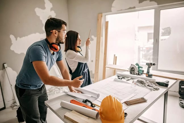 Young couple remodeling home NoNjxc.width .jpg