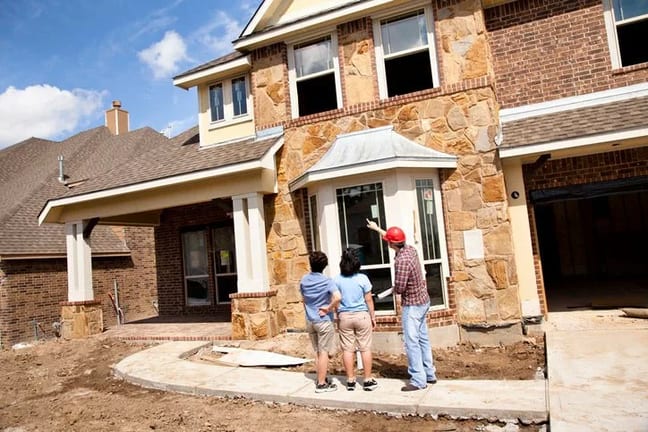two women and builder at new construction hom.width ozvCZIy.jpg