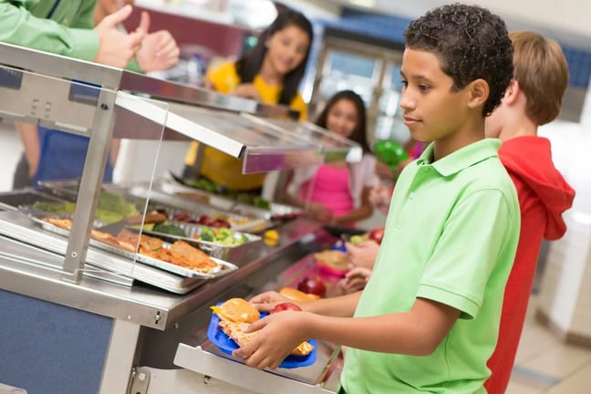 Kids in school cafeteria lunch line. guvbERk.width .jpg