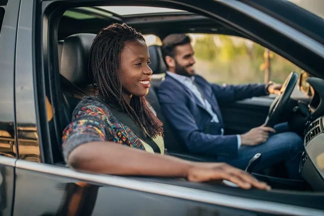 couple in car hPbYAt.width .jpg