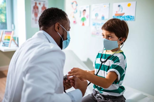 Doctor lets boy use stethoscope XVOFr.width .jpg