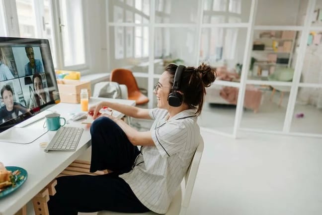 woman wokring from home CrPRAq.width .jpg