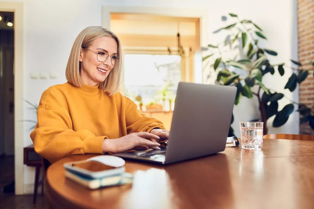 woman s s laptop gettyimages .jpg
