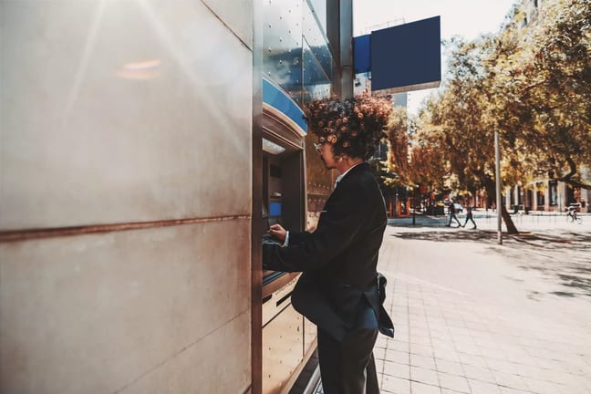 Man at atm hgCwpf.width .jpg