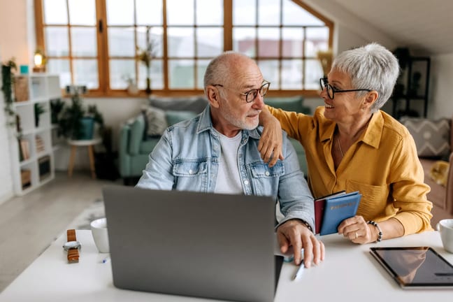 senior couple laptop gettyimages .jpg
