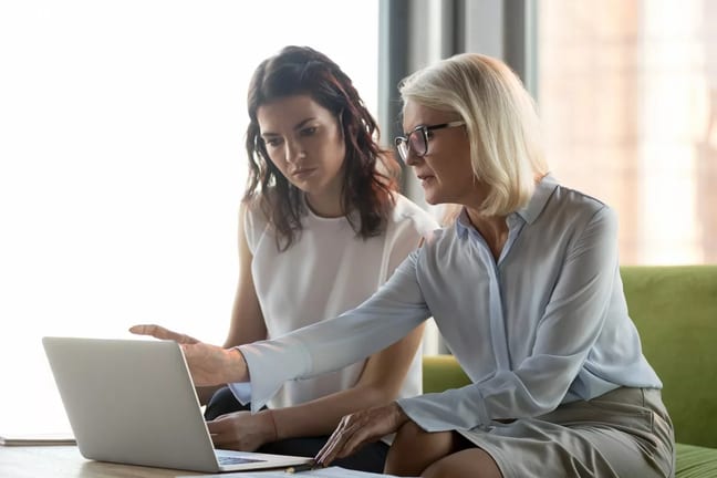 woman financial advisor with client PSEUV.width GuiJPP.jpg