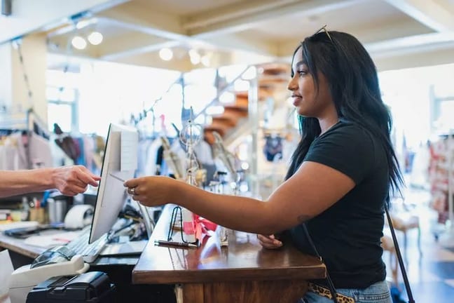 woman paying with credit card lPGSlIQ GwyEw.width .jpg