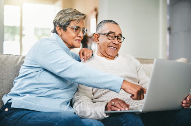two people at a laptop gettyimages .jpg