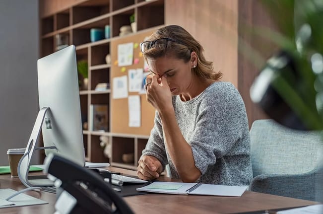 Stressed businesswoman kVsq.width .jpg
