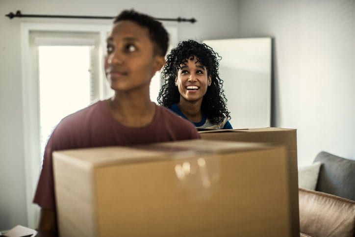 couple carrying moving boxes aOhHD.width .jpg