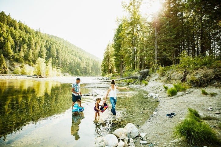 parents with young kids in river OdmTyp.width .jpg