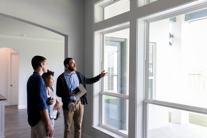realtor with couple in house KoSQxI.width .jpg