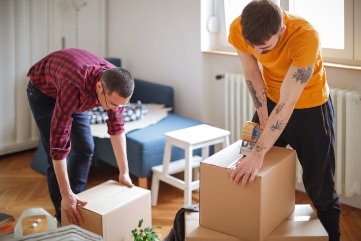 two men packing boxes oZoeA.width .jpg