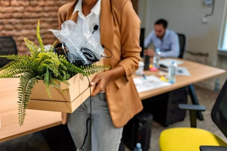 woman leaving office with box oXLGUKN uxkHRi.width .jpg