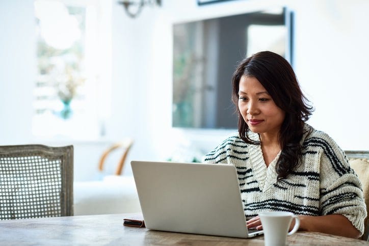woman on laptop yxSD.width .jpg