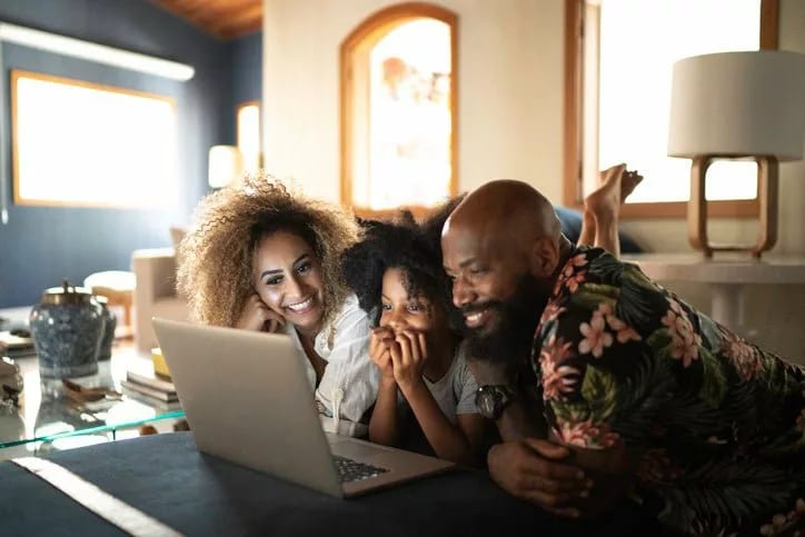 family watching movie on laptop hOMvFmD.width .jpg