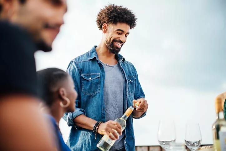 man pouring wine outdoor table Zkcwow.width .jpg