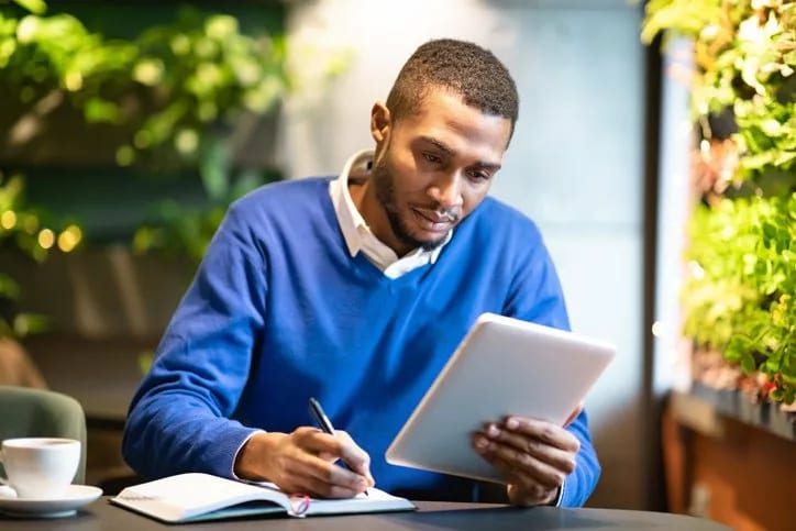 man with notebook and tablet GEhIZXm.width .jpg