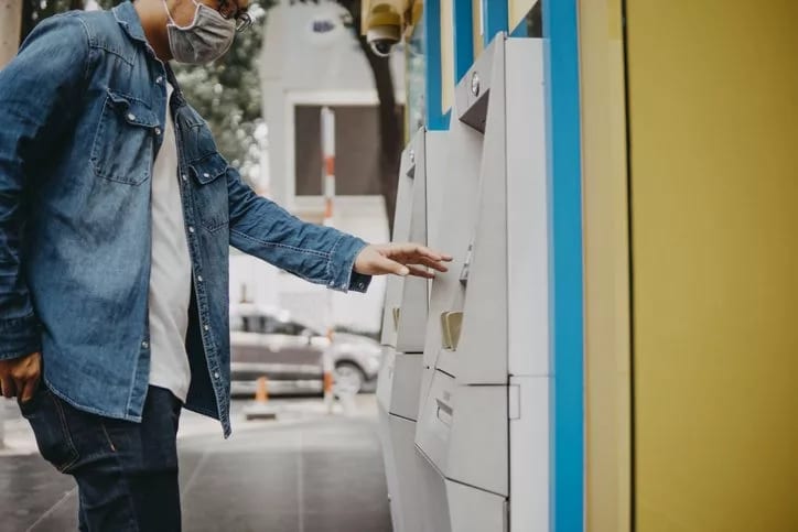 man at atm FZdeyhe.width .jpg