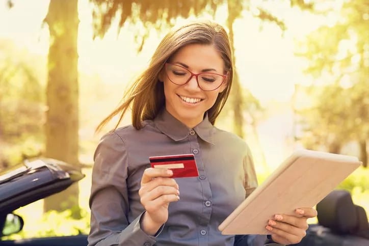 credit card happy mnjJru.width .jpg