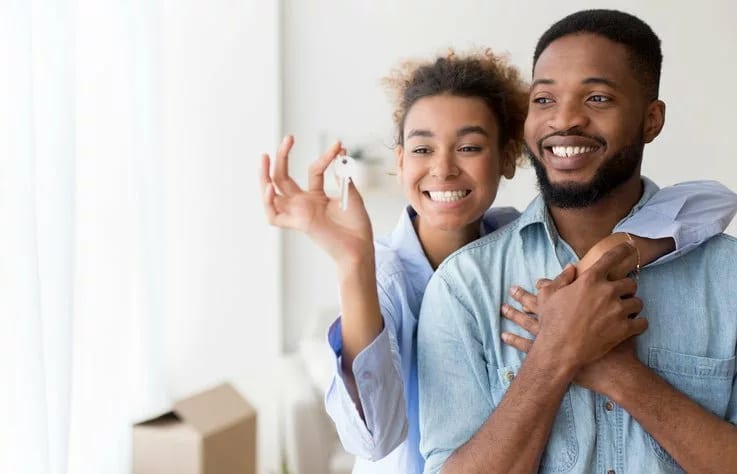 couple with new keys dDpFwpV WgDAyIN.width .jpg