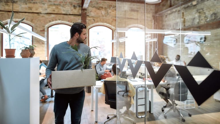 man leaving office with box of things SjWhNW.width .jpg