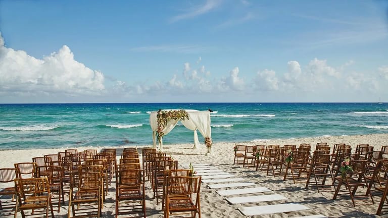 Destination wedding bMqJgFn.width .jpg