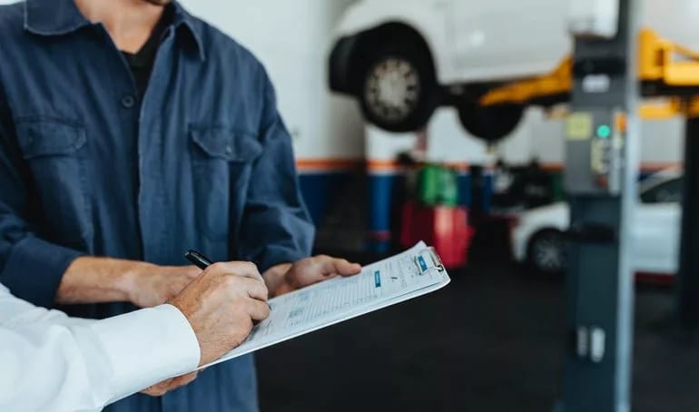 car mechanic signing bill UzgJNlX.width .jpg