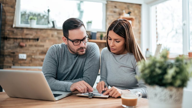 63% of Credit Card Users Don’t Pay Their Bills in Full Every Month. Here’s What to Do if You’re Behind