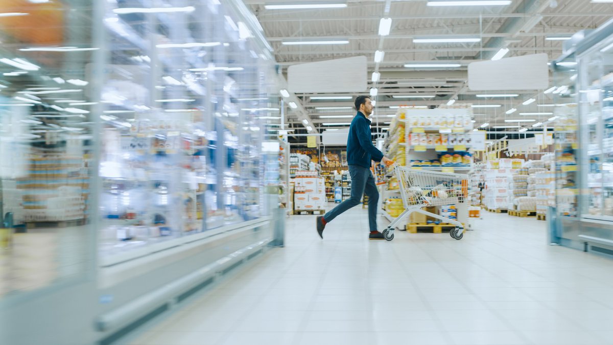 man shopping at grocery warehouse store nx.width