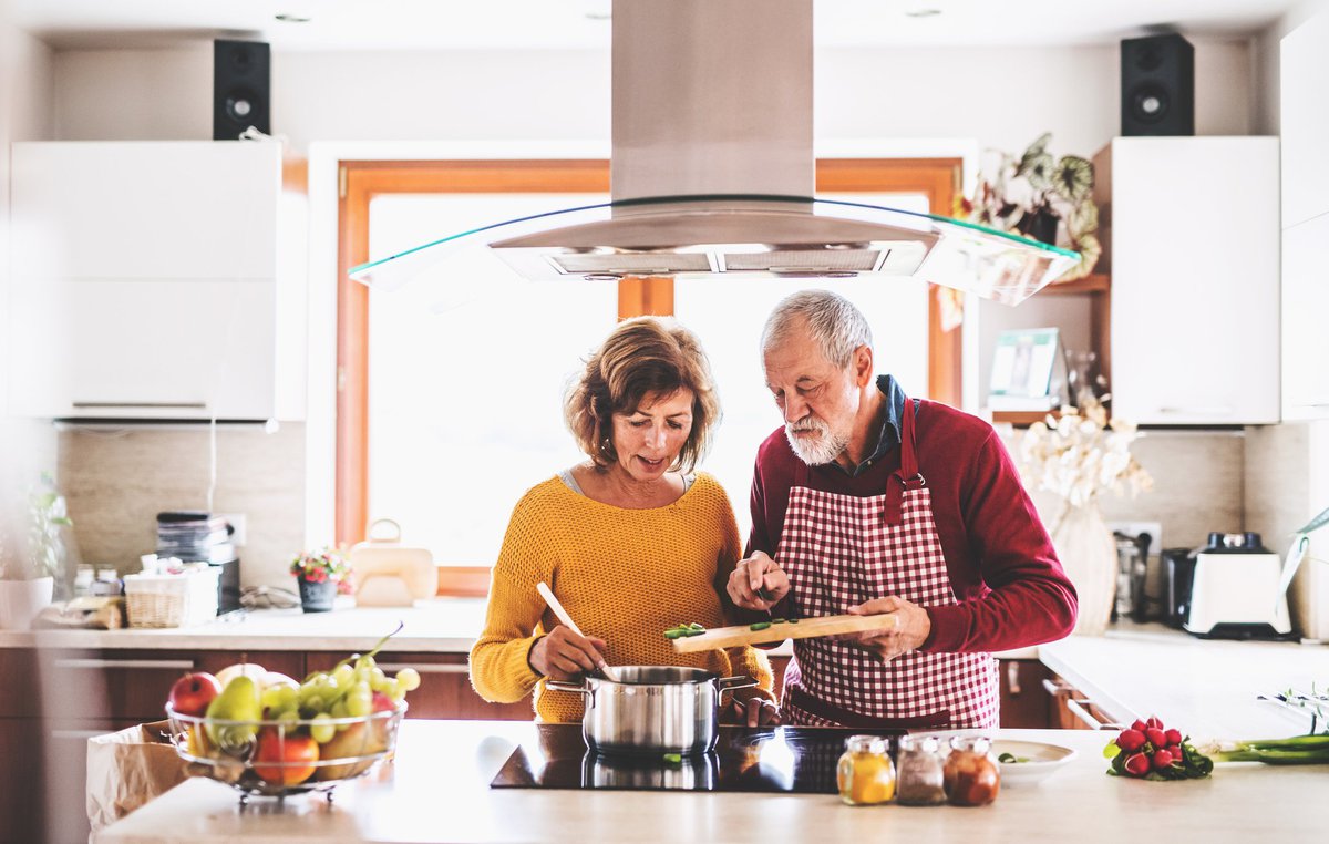 Older couple cooking at home qHBEUW.width .jpg