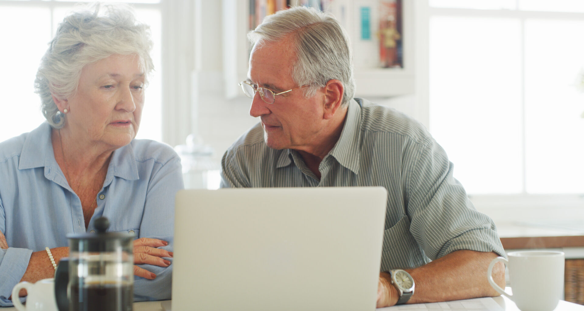 senior couple laptop serious gettyimages .jpg