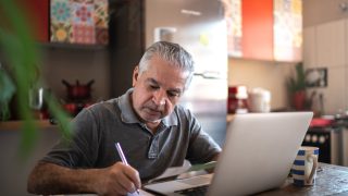 How to Avoid Running Out of Money When You’re Retiring With $500,000