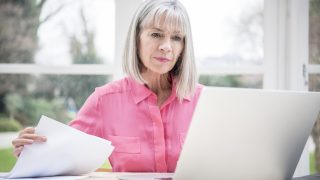 Is It Smart to Claim Social Security Early When the Stock Market Is Volatile? Here Are the Pros and Cons.