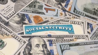 The Average Social Security Benefit Is Higher for January Applicants — Should You Wait to Apply?